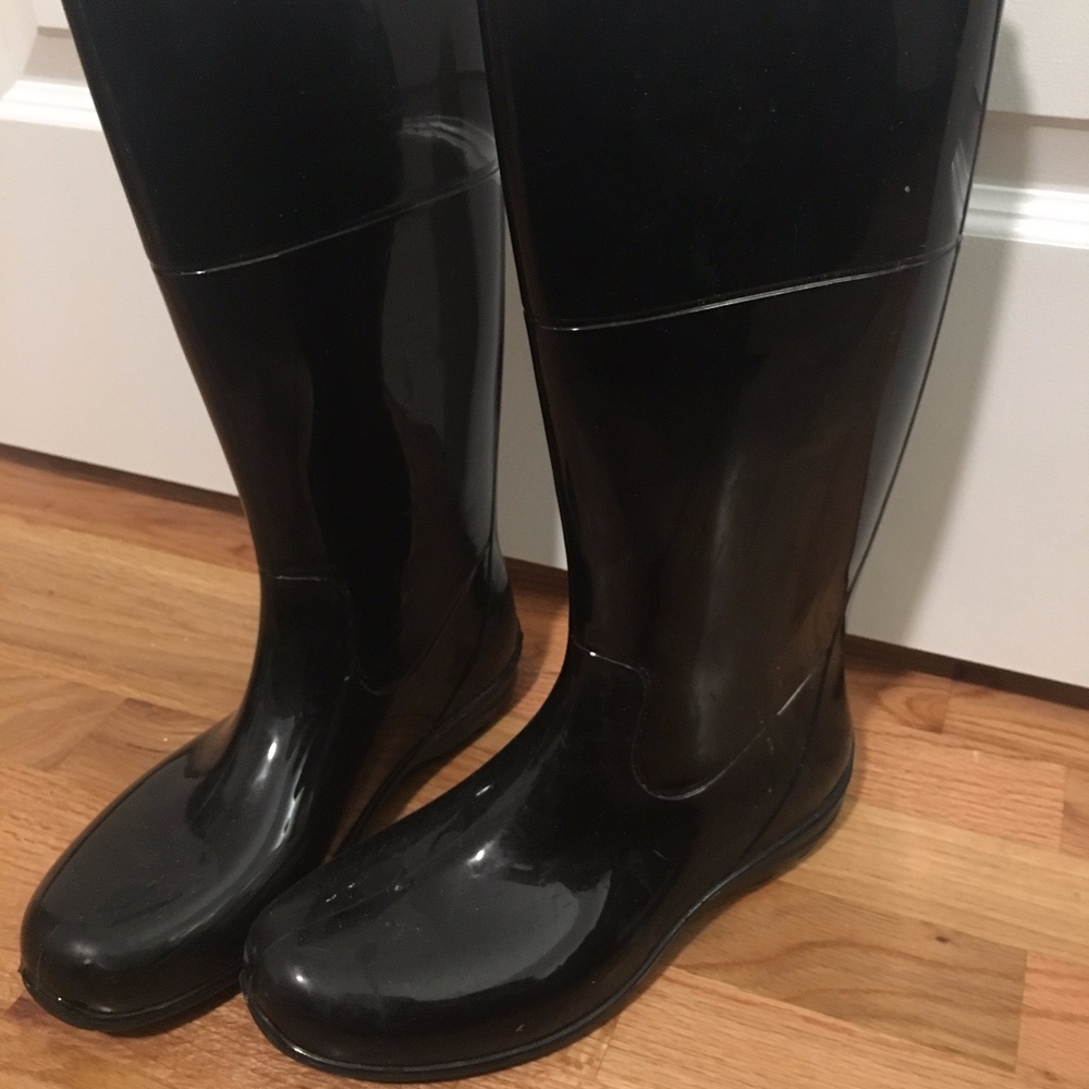Kamik black rain boots